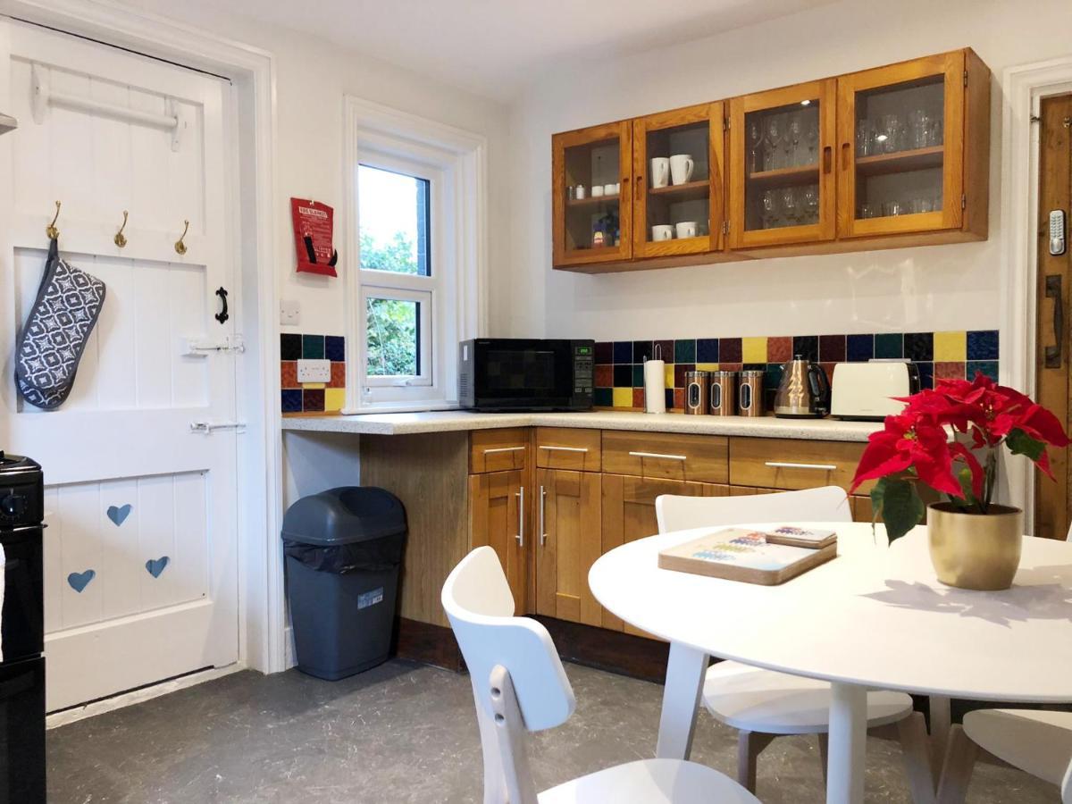 April Lodge Summer Breeze -3Bed-Sleeps 6-Parking-Walk To The Beach-Spacious-Families-Groups-Professionals-Contractors Welcome Bournemouth Exterior foto