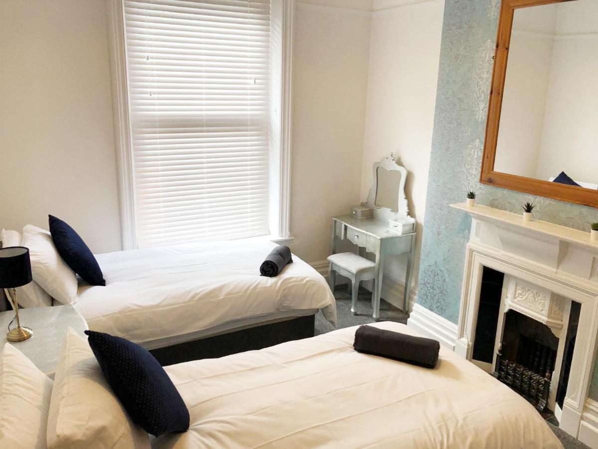 April Lodge Summer Breeze -3Bed-Sleeps 6-Parking-Walk To The Beach-Spacious-Families-Groups-Professionals-Contractors Welcome Bournemouth Exterior foto